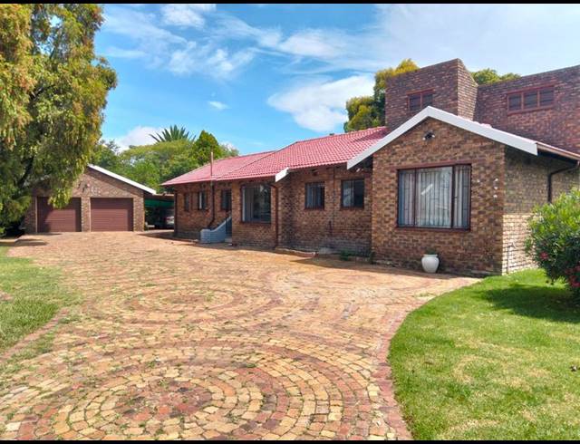 4 BEDROOM HOUSE FOR SALE IN BRACKENHURST
